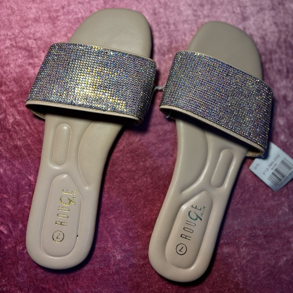 BRAND NEW NEVER WORN🩷✨ size 7, gorgeous sandals! Perfect for the summer time